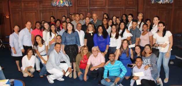 Presidenta de Acroarte participa en taller de comunicación en Santiago