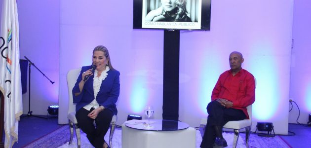 Acroarte imparte con éxito taller “Cómo hablar bien en público”