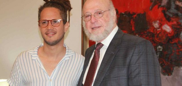 Vicente García rememora su experiencia en el Latin Grammy con el ministro de Cultura
