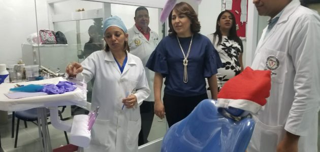 La presidente de Acroarte visita el Hospital Vinicio Calventi