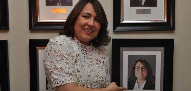 Reconocen a Emelyn Baldera en Galería de ExPresidentes de Acroarte
